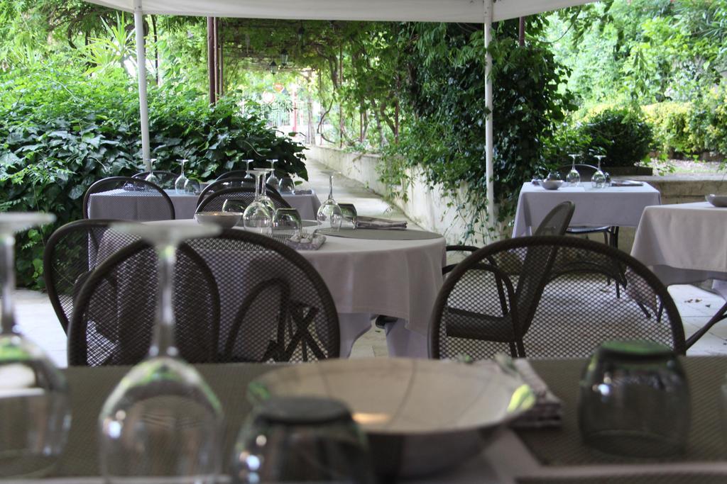 Les Jardins D'Anglise Hotel Six-Fours-les-Plages Ngoại thất bức ảnh